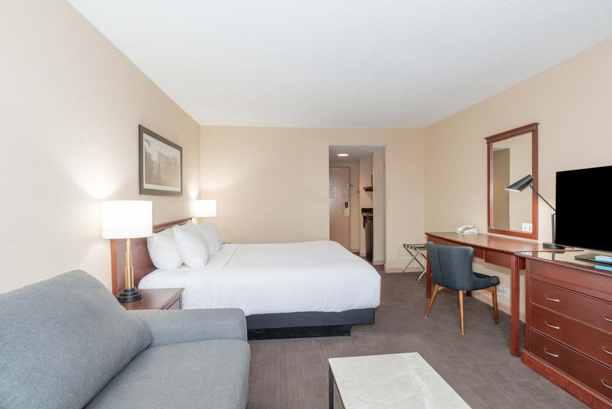 Sandman Hotel Lethbridge Exterior photo