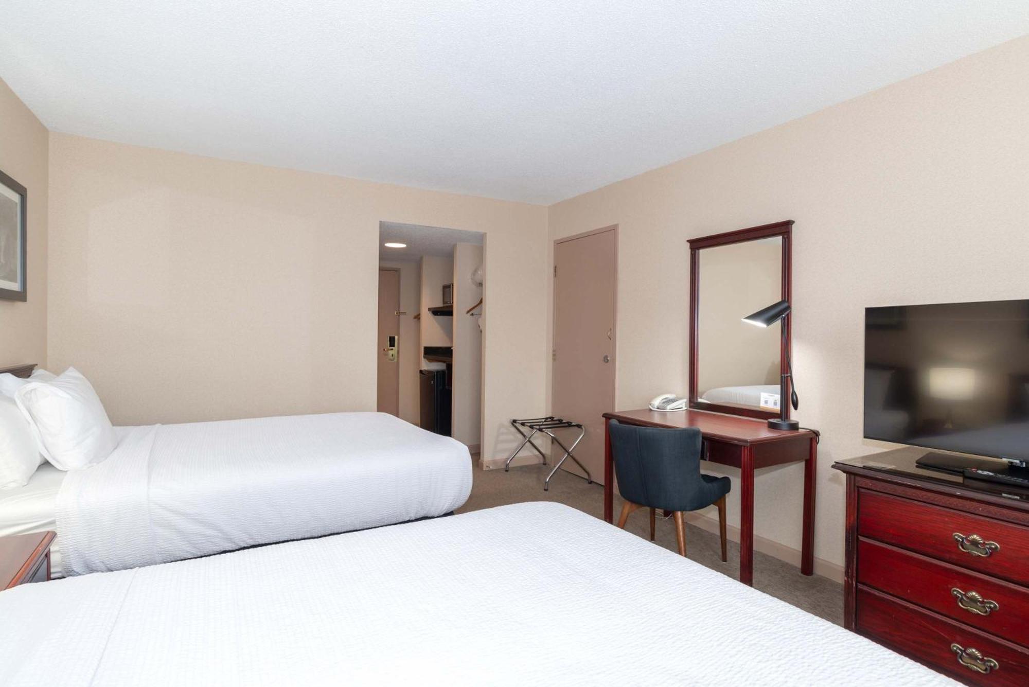 Sandman Hotel Lethbridge Exterior photo