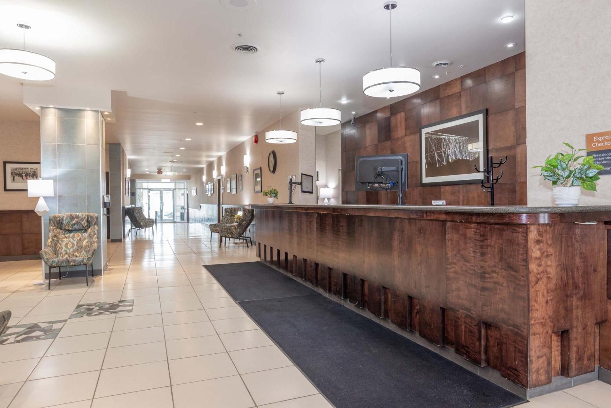 Sandman Hotel Lethbridge Exterior photo