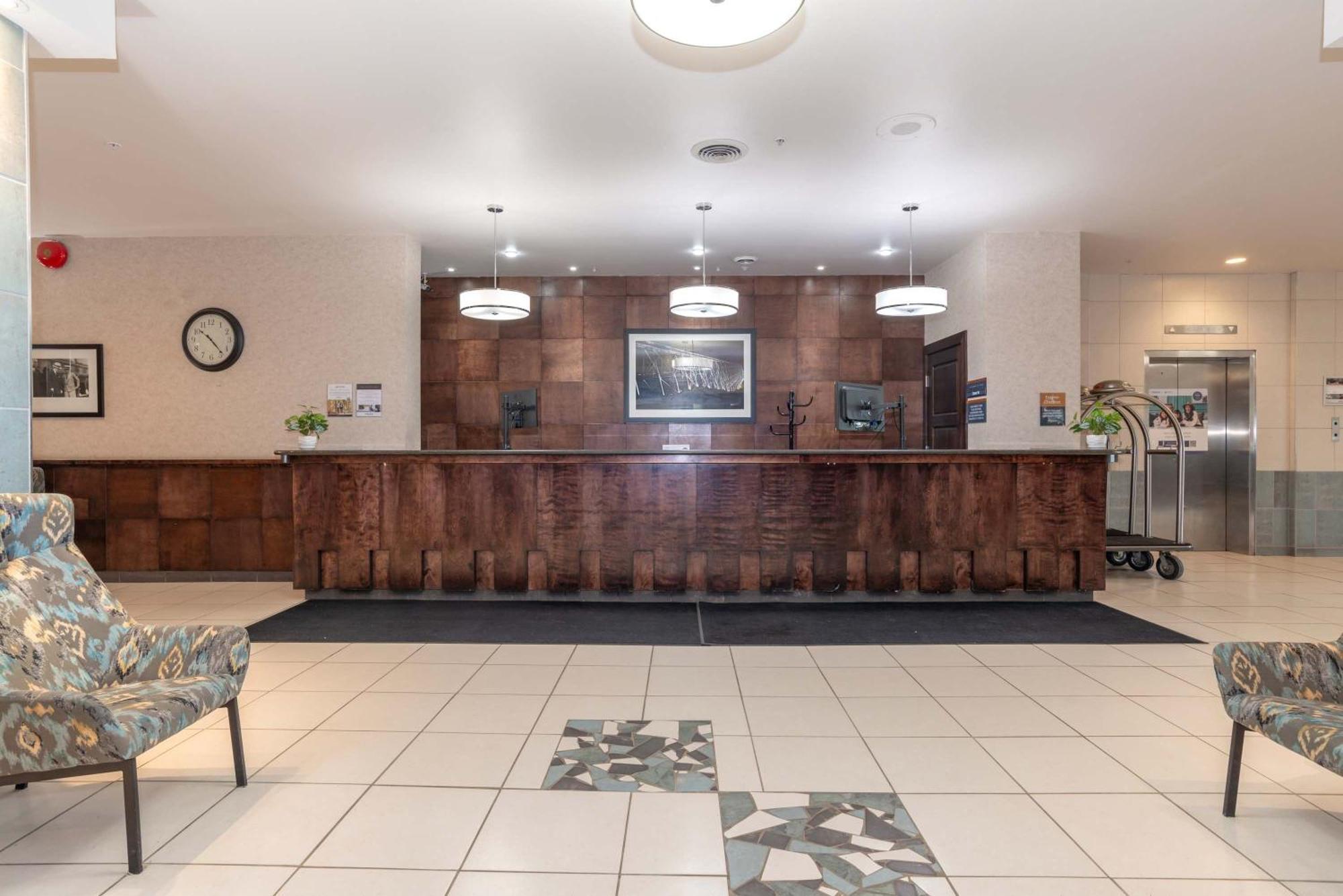 Sandman Hotel Lethbridge Exterior photo
