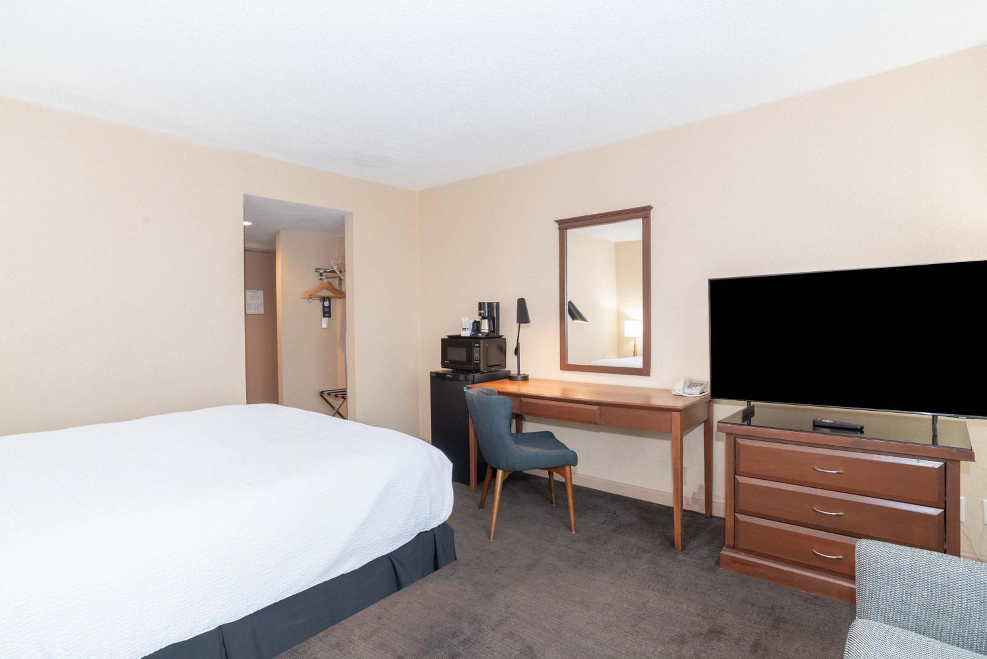 Sandman Hotel Lethbridge Exterior photo