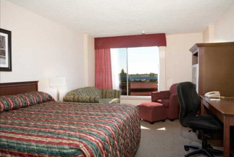 Sandman Hotel Lethbridge Room photo